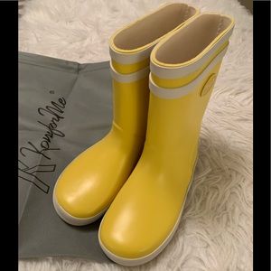 New k Komforme toddler rainboots yellow / white sz 12 with bag